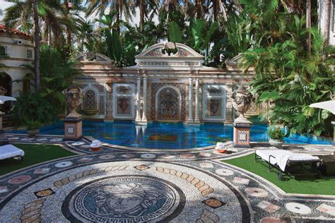 dom versace miami|where does gianni versace live.